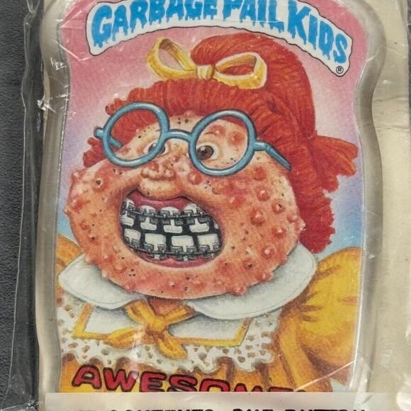 Vintage Deadstock Garbage Pail Kids Awesome Girl Pin Button 1986 Topps - Picture 2 of 5